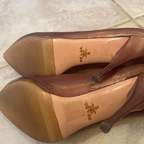 Prada heels size 7.5 - Picture 2 of 3